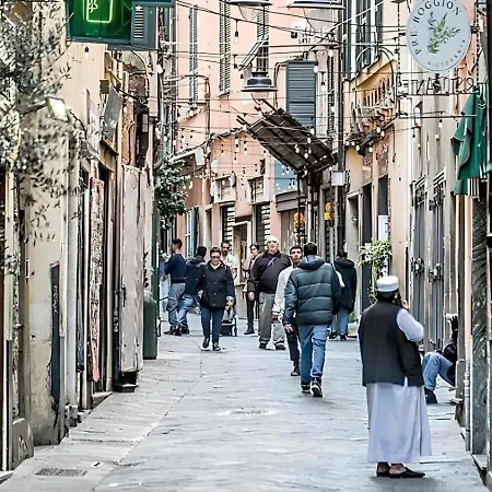 La Creuza Tra Caruggi Storici E Porto Antico * Genoa