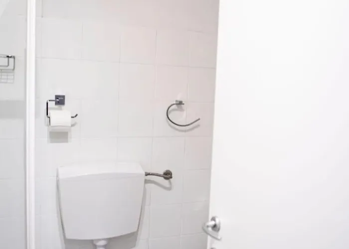 La Creuza Tra Caruggi Storici E Porto Antico *