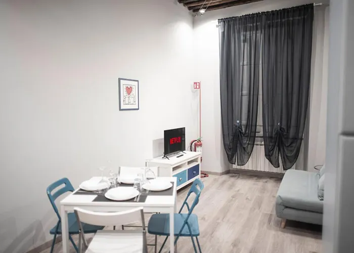 La Creuza Tra Caruggi Storici E Porto Antico *